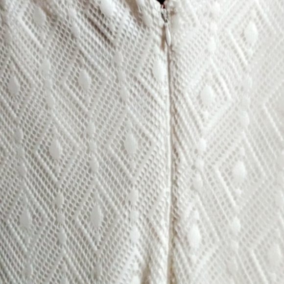 This beautiful Guess dress is a size 10 but fits beautiful worn once - Picture 4 of 4